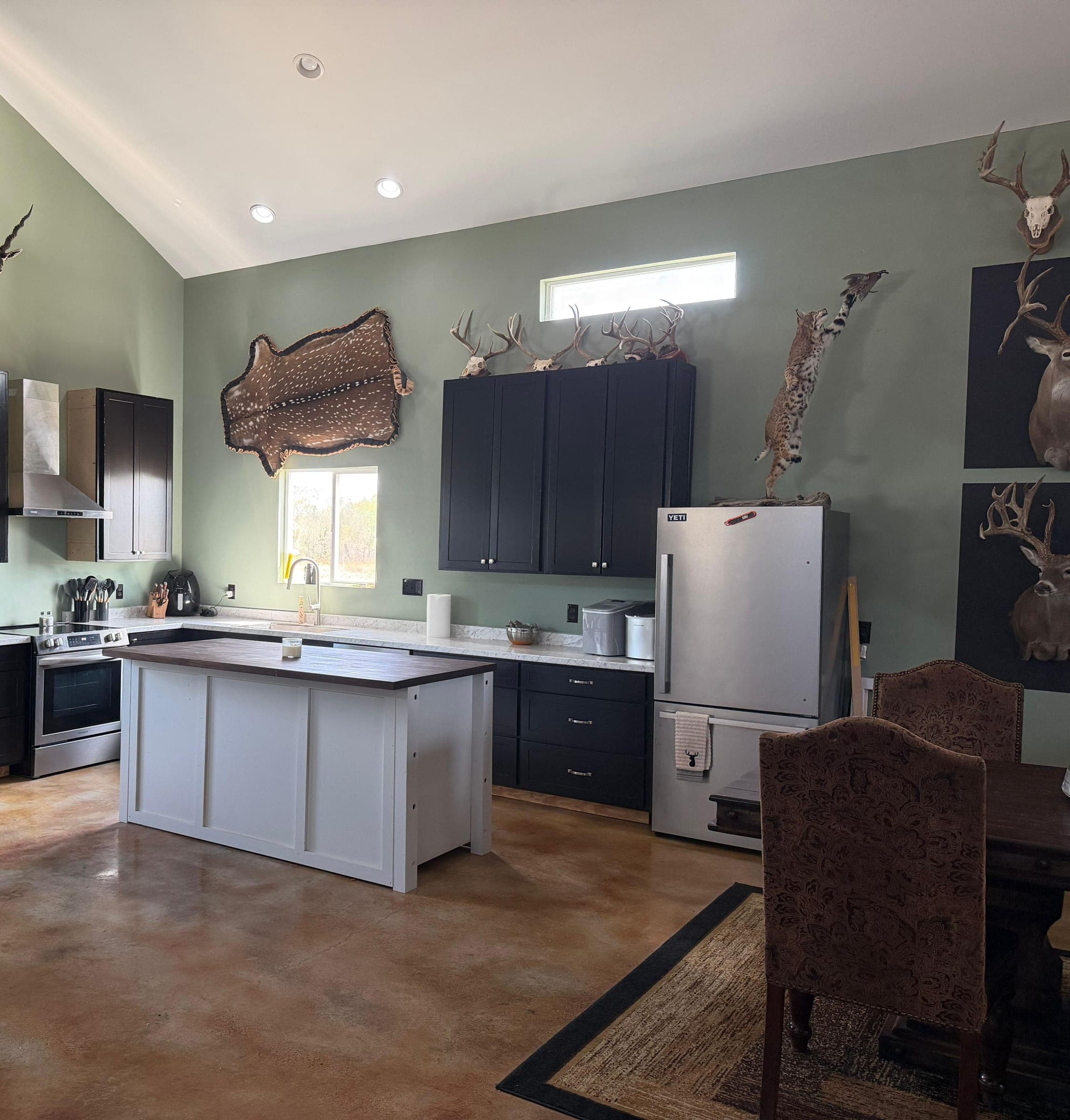 The lodge kitchen: an island, dark cabinets and mounts on the walls
